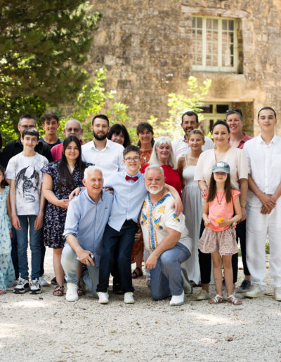 Groupe famille et amis à l'occasion d'un baptême civil