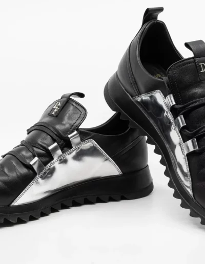 Packshot chaussures cuir noir et argent