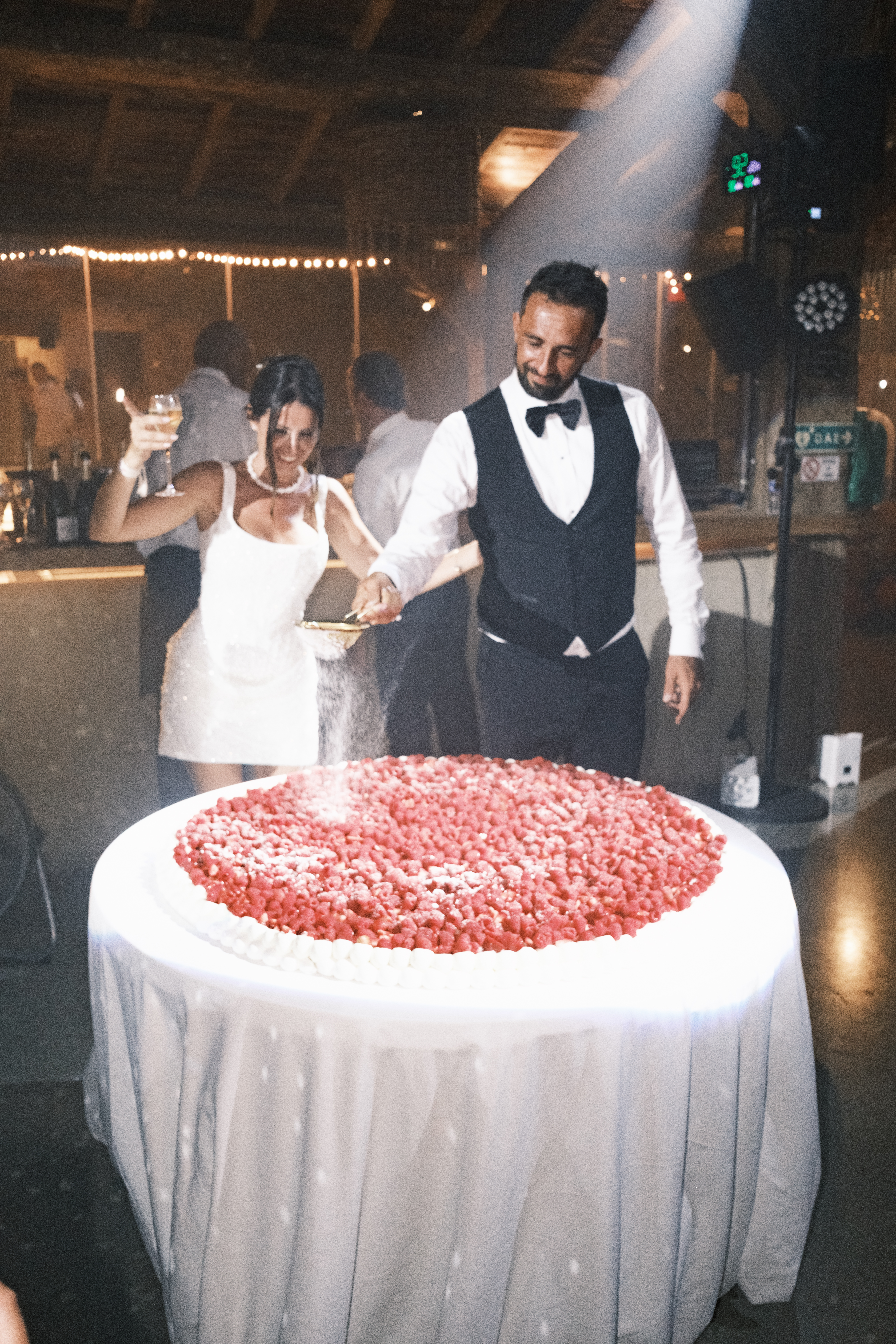 Le gateau des mariés cérémonie de mariage PACA domaine de Brés